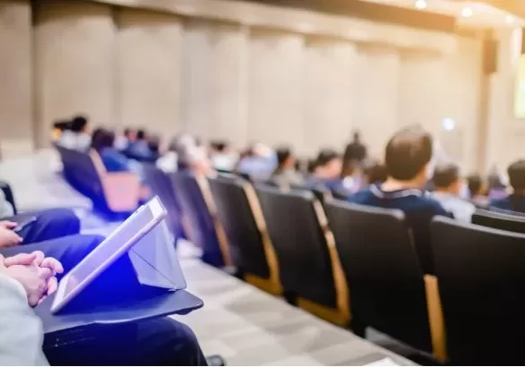 Melaksanakan RUPS Tahunan Lewat Dari Jadwal