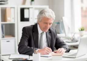 Dewan Komisaris Dapat Membantu Direksi Mengurus PT, Tapi Ada Batasannya Dewan Komisaris Dapat Membantu Direksi Mengurus PT, Tapi Ada Batasannya