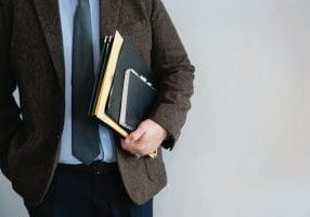 Direksi Mengurus Perusahaan