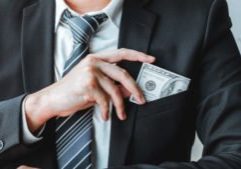 Direktur menggunakan harta perusahaan Direktur menggunakan harta perusahaan