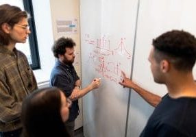 mengubah susunan pengurus koperasi