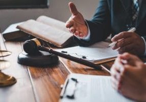 pemegang saham menggugat